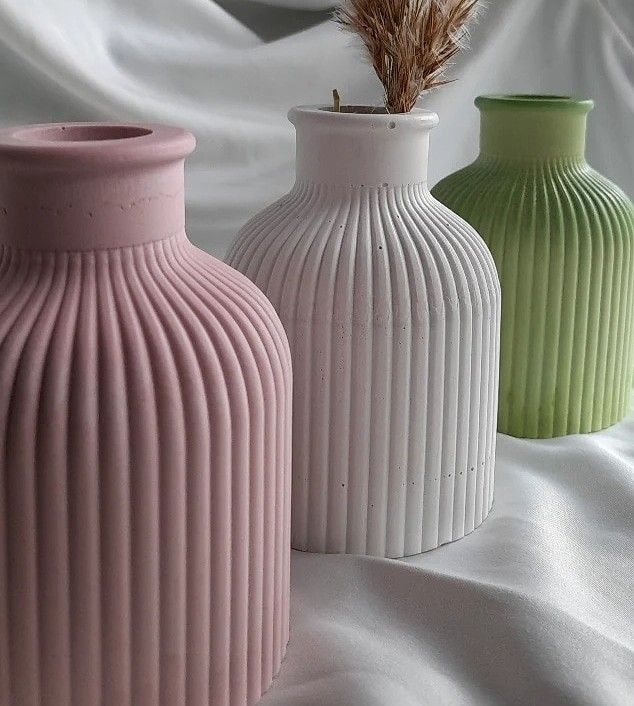 Serene Ribbed Ceramic Vase - Image 5