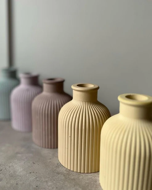 Serene Ribbed Ceramic Vase - Image 4