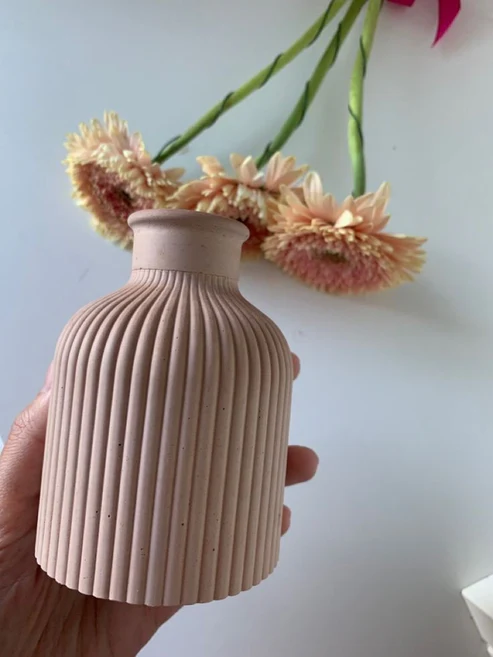 Serene Ribbed Ceramic Vase - Image 3