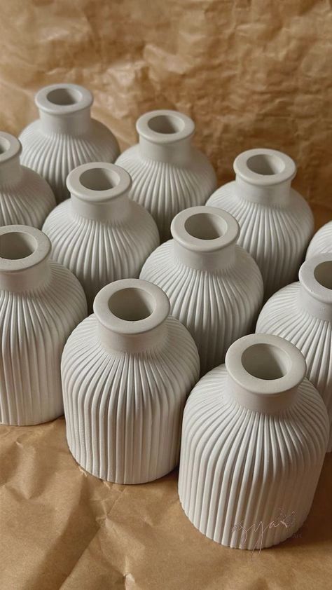 Serene Ribbed Ceramic Vase - Image 7